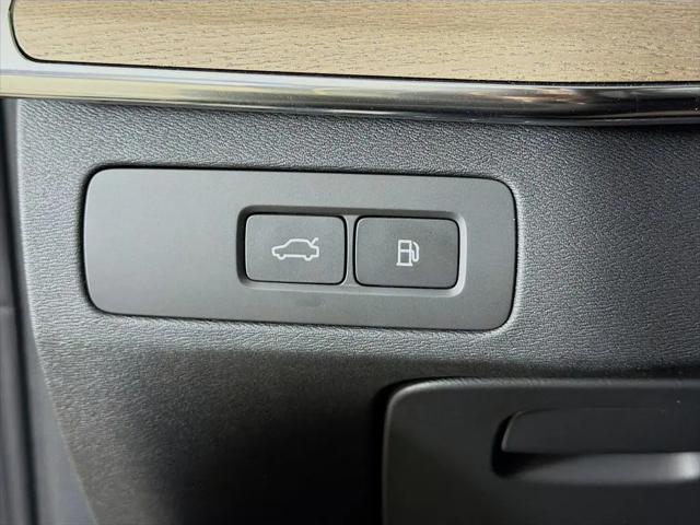 2026 Volvo XC90 Plug-In Hybrid Plus, T8 AWD, Electric/Gasoline, Bright, 7 Seats