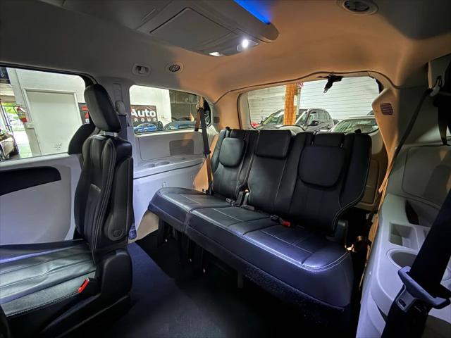 2015 Chrysler Town & Country Touring