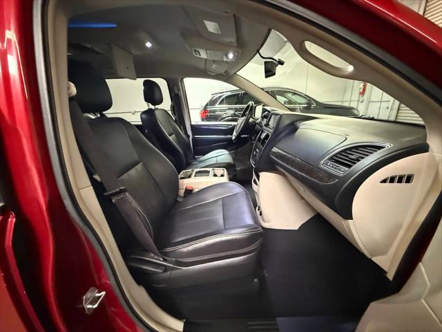 2015 Chrysler Town & Country Touring