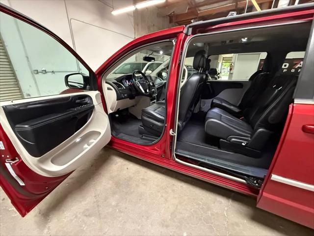 2015 Chrysler Town & Country Touring