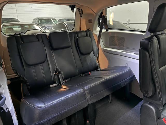 2015 Chrysler Town & Country Touring