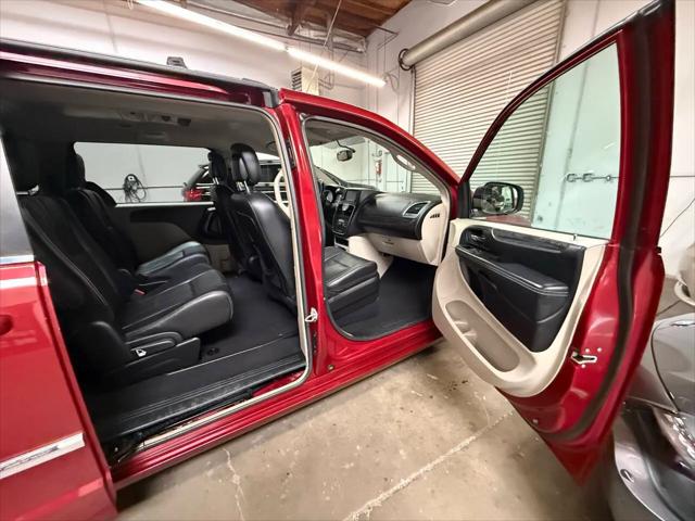 2015 Chrysler Town & Country Touring