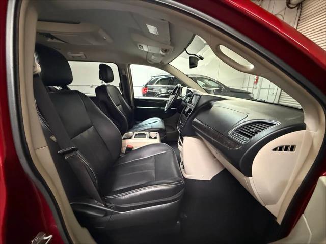 2015 Chrysler Town & Country Touring