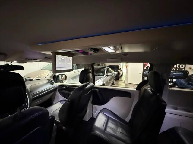 2015 Chrysler Town & Country Touring