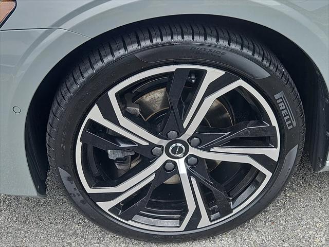 2024 Volvo S60 B5 Plus Dark Theme