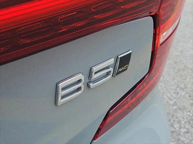 2024 Volvo S60 B5 Plus Dark Theme