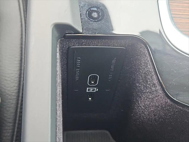 2024 Volvo S60 B5 Plus Dark Theme