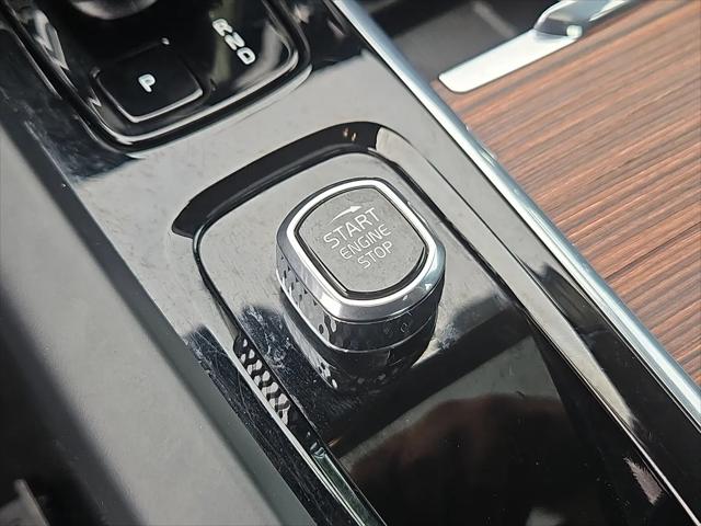 2024 Volvo S60 B5 Plus Dark Theme