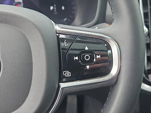 2024 Volvo S60 B5 Plus Dark Theme