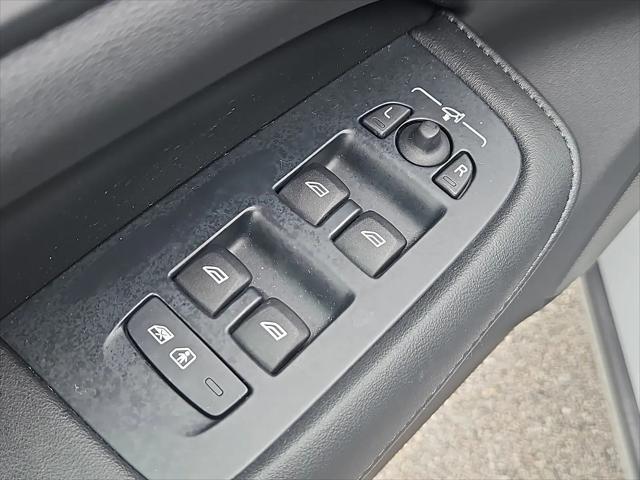 2024 Volvo S60 B5 Plus Dark Theme