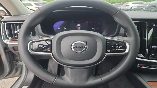 2024 Volvo S60 B5 Plus Dark Theme