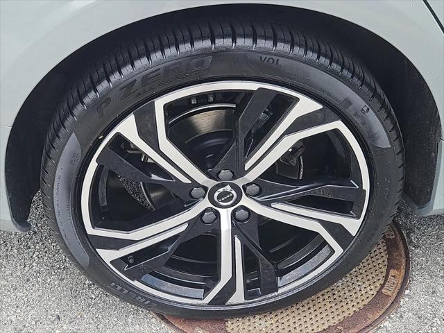 2024 Volvo S60 B5 Plus Dark Theme