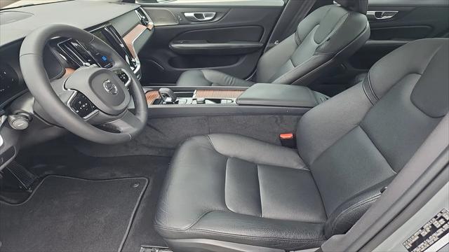 2024 Volvo S60 B5 Plus Dark Theme