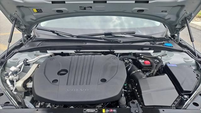 2024 Volvo S60 B5 Plus Dark Theme