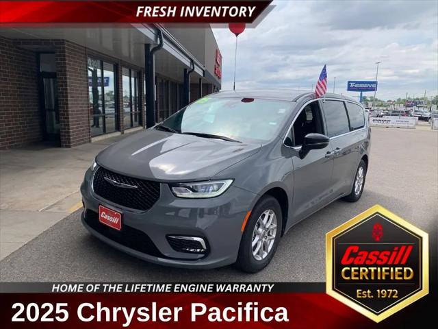 2025 Chrysler Pacifica Select for sale in Cedar Rapids, IA
