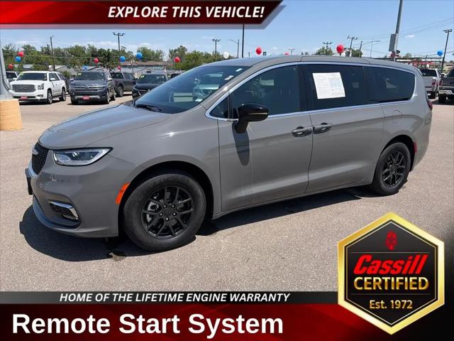 2025 Chrysler Pacifica Select for sale in Cedar Rapids, IA