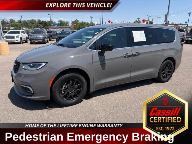 2025 Chrysler Pacifica Select for sale in Cedar Rapids, IA
