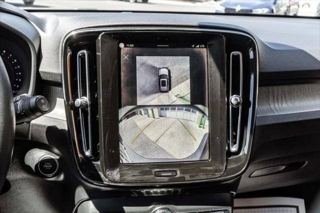 2025 Volvo XC40 B5 Plus Dark Theme