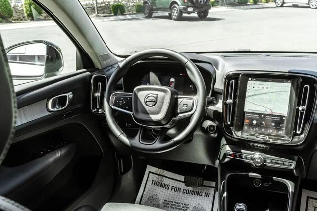2025 Volvo XC40 B5 Plus Dark Theme