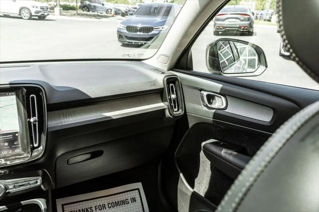 2025 Volvo XC40 B5 Plus Dark Theme