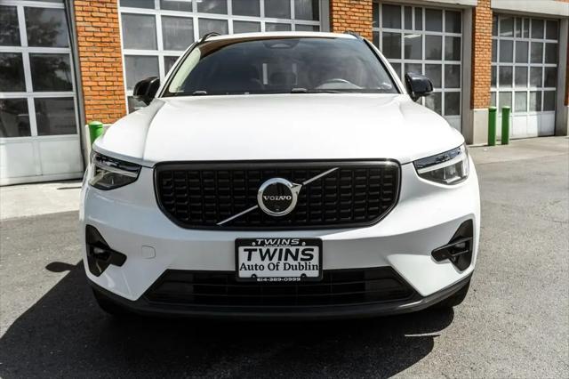 2025 Volvo XC40 B5 Plus Dark Theme