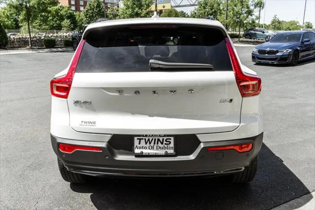 2025 Volvo XC40 B5 Plus Dark Theme