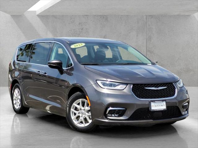 2023 Chrysler Pacifica Touring L for sale in Fresno, CA