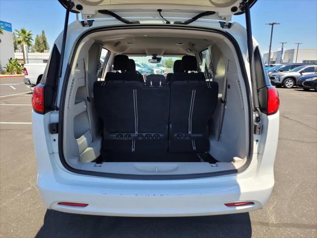 2023 Chrysler Voyager LX