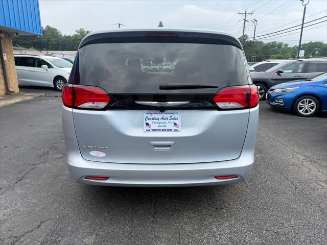 2023 Chrysler Voyager LX
