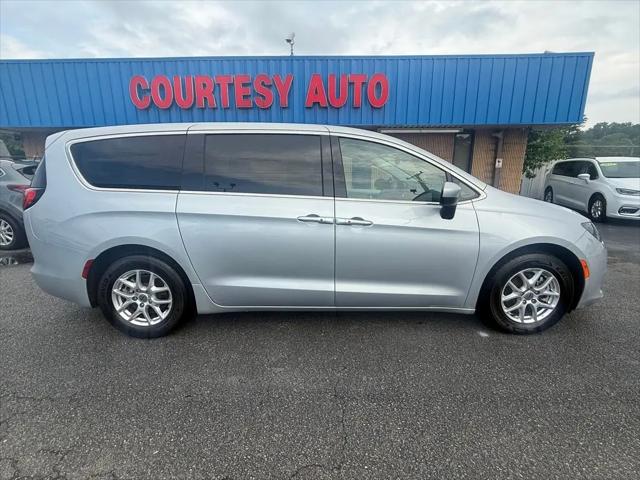 2023 Chrysler Voyager LX