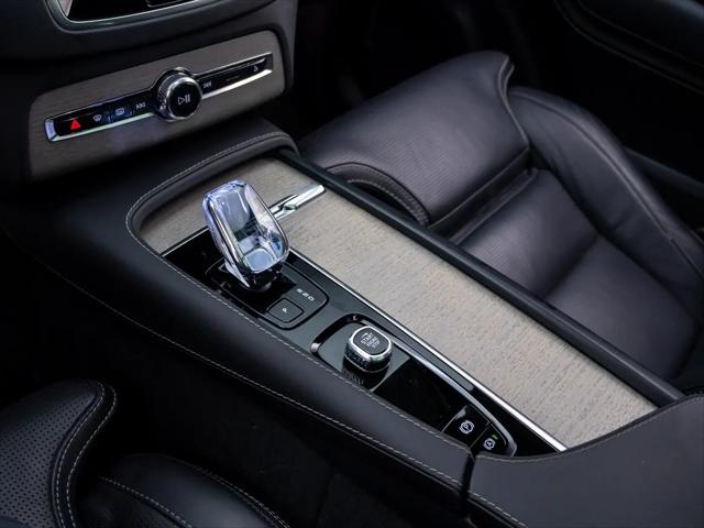 2025 Volvo XC90 Plug-In Hybrid T8 Ultra 7-Seater