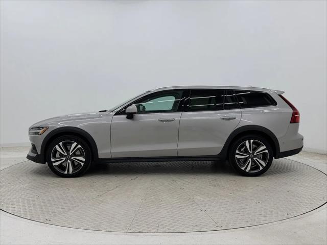 2025 Volvo V60 Cross Country Plus, B5 AWD Gas (mild hybrid)
