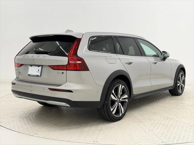 2025 Volvo V60 Cross Country Plus, B5 AWD Gas (mild hybrid)