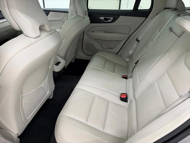 2025 Volvo V60 Cross Country Plus, B5 AWD Gas (mild hybrid)