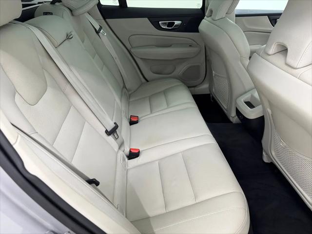 2025 Volvo V60 Cross Country Plus, B5 AWD Gas (mild hybrid)
