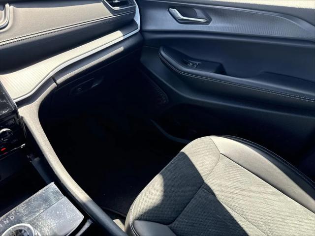 2025 Jeep Grand Cherokee L Altitude X 4x4