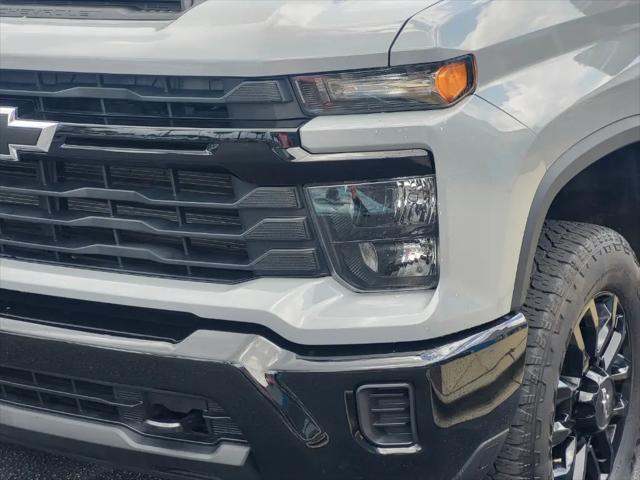 2025 Chevrolet Silverado 2500HD 4WD Crew Cab Standard Bed Custom