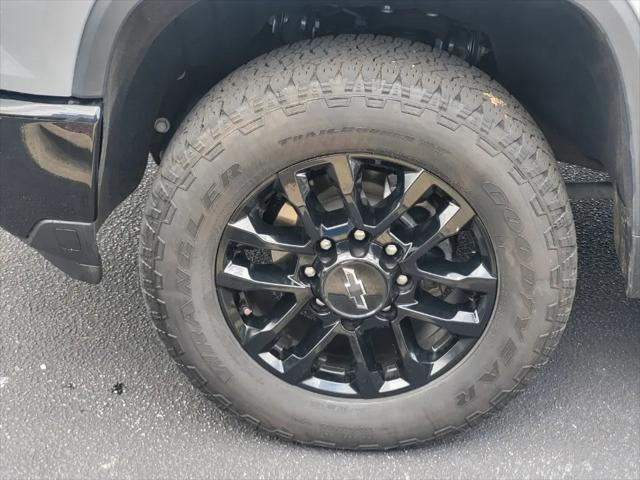 2025 Chevrolet Silverado 2500HD 4WD Crew Cab Standard Bed Custom