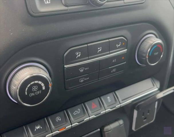 2026 Chevrolet Silverado 1500 4WD Crew Cab Short Bed Custom