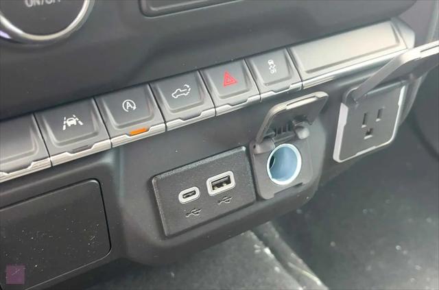 2026 Chevrolet Silverado 1500 4WD Crew Cab Short Bed Custom