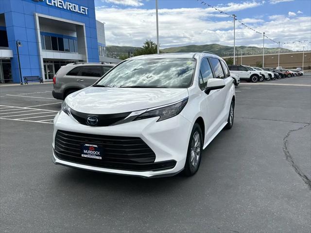 2024 Toyota Sienna LE