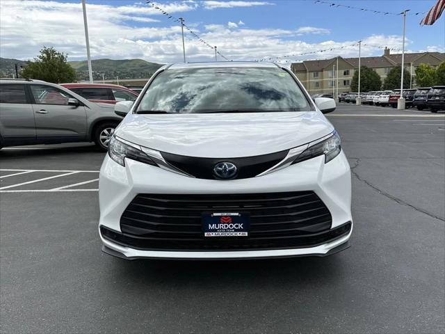 2024 Toyota Sienna LE