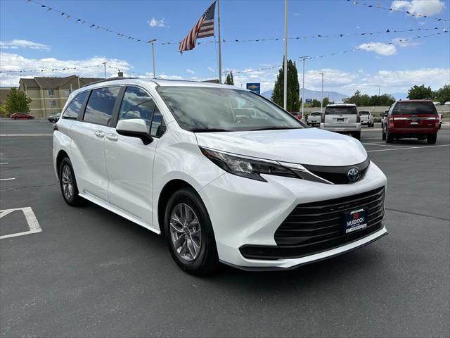 2024 Toyota Sienna LE