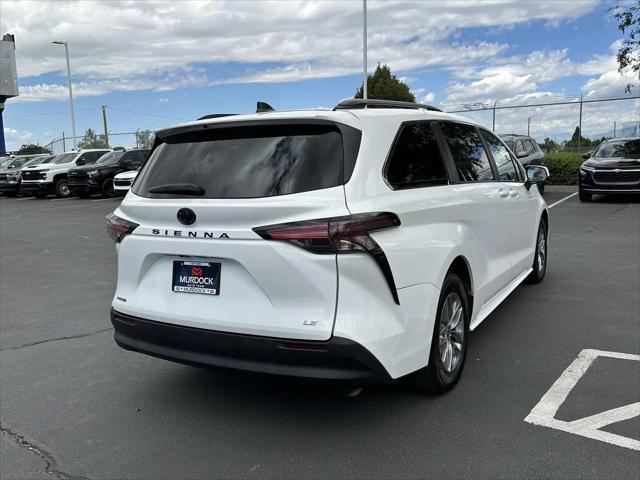 2024 Toyota Sienna LE