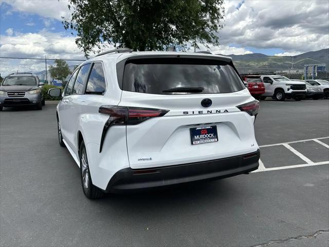 2024 Toyota Sienna LE