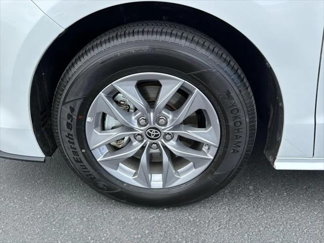 2024 Toyota Sienna LE