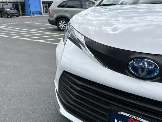 2024 Toyota Sienna LE