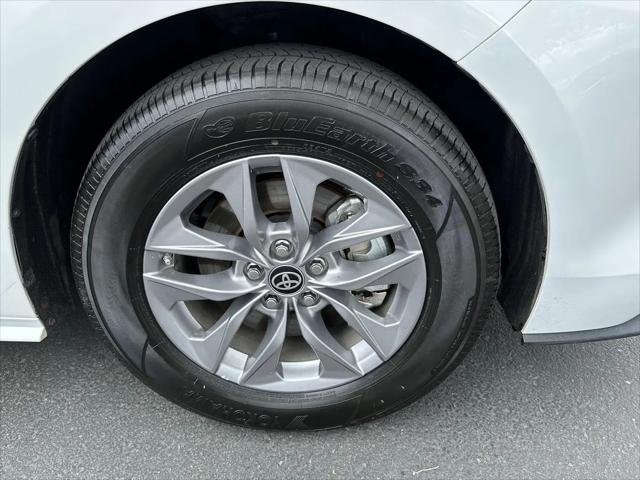 2024 Toyota Sienna LE