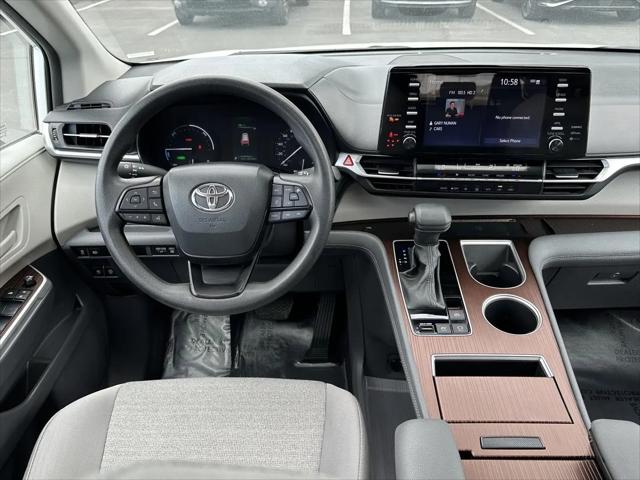2024 Toyota Sienna LE