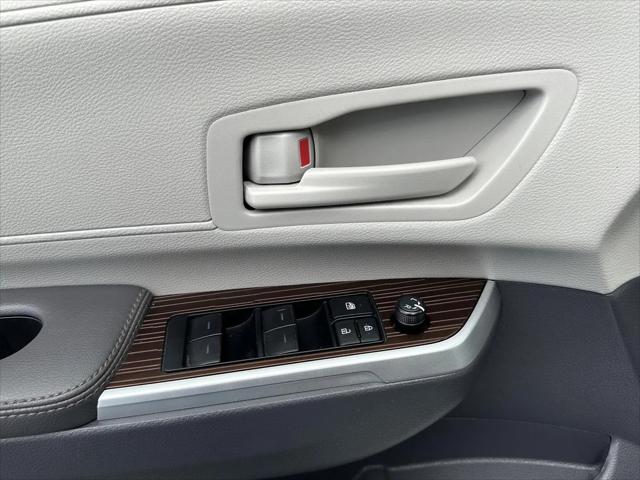 2024 Toyota Sienna LE